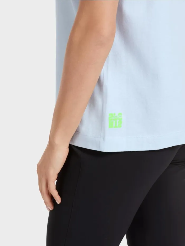 Damen Marc Cain Shirts and Tops TShirt Mit Motiv Aus Pailletten Soft Powder Blue