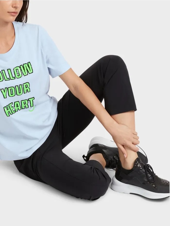 Damen Marc Cain Shirts and Tops TShirt Mit Motiv Aus Pailletten Soft Powder Blue