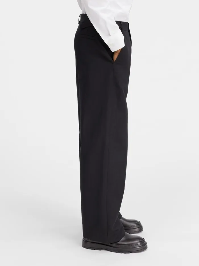 Men Trousers and Shorts JACQUEMUS The Jean Pants Black Men Trousers and Shorts JACQUEMUS The Jean Pants Black