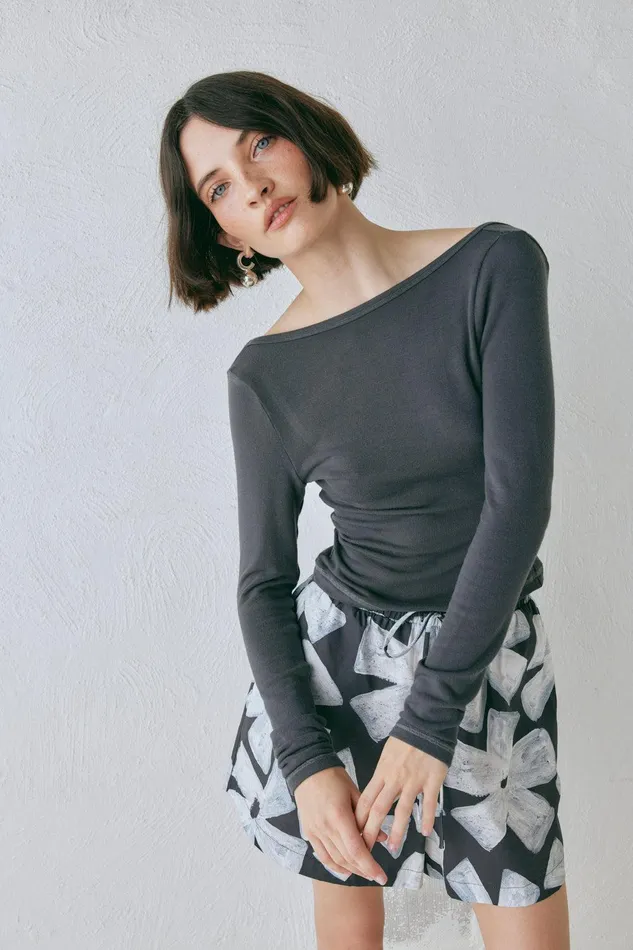 VRG GRL Lori Top Charcoal Women Long Sleeve VRG GRL Lori Top Charcoal Women Long Sleeve