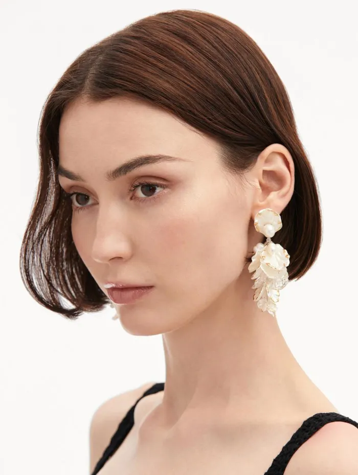 Women Earrings Oscar De La Renta Mother Of Pearl Flower Earrings Ivory Women Earrings Oscar De La Renta Mother Of Pearl Flower Earrings Ivory