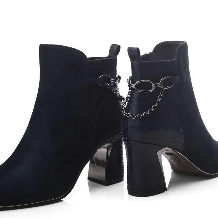 Women Moda In Pelle Heeled And Wedge Boots Klarisa Navy Suede